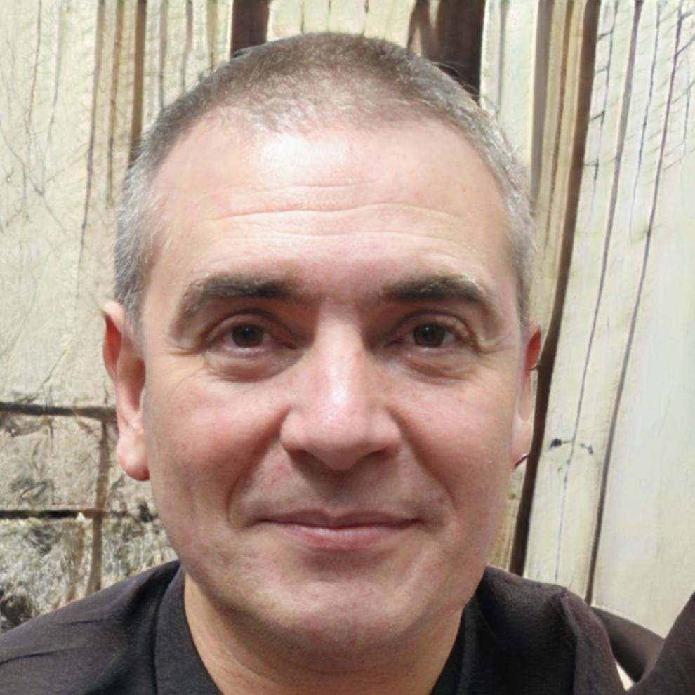 Retrato de Carlos Mendoza, Director Financiero